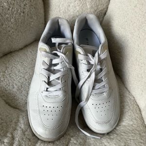 EUC Fabletics Wilshire lifestyle sneaker. No longer sold.